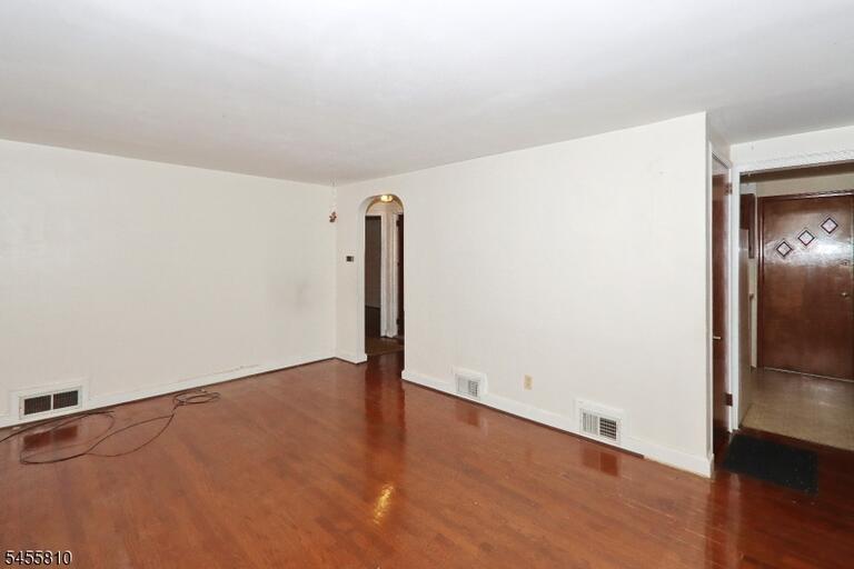 Property listing MLS 4049467 photo 3