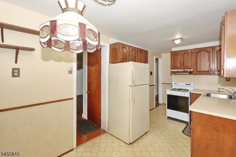 Property listing MLS 4049467 photo 4