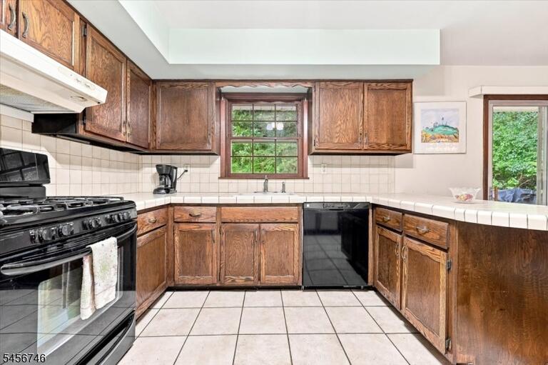 Property listing MLS 4049468 photo 10