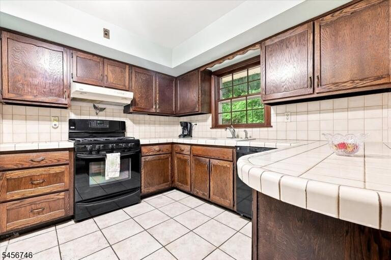 Property listing MLS 4049468 photo 9