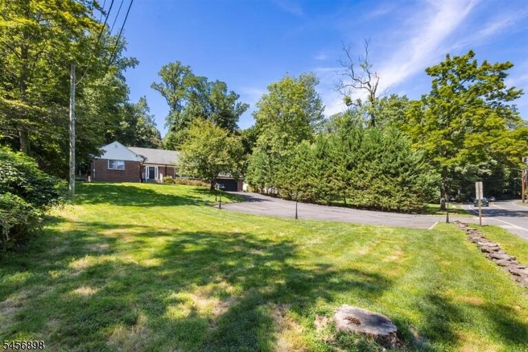 Property listing MLS 4049470 photo 4
