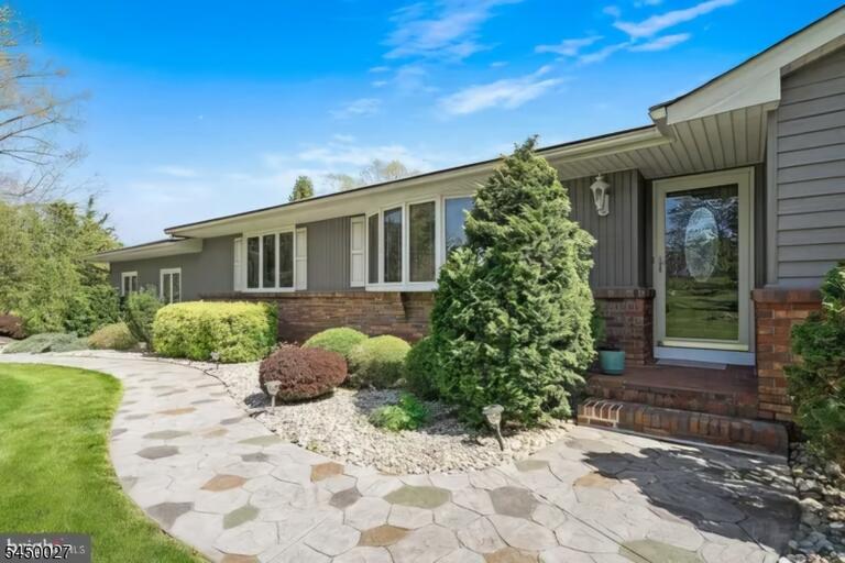 Property listing MLS 4049491 photo 1