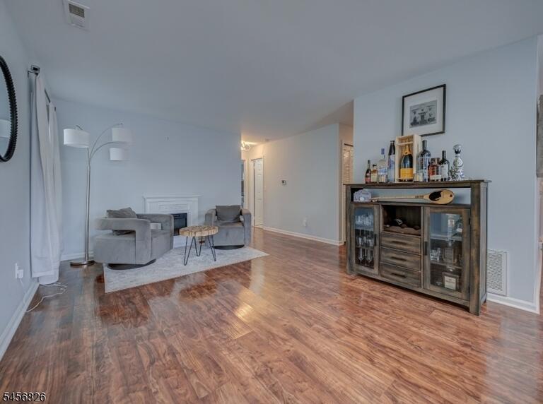 Property listing MLS 4049500 photo 5