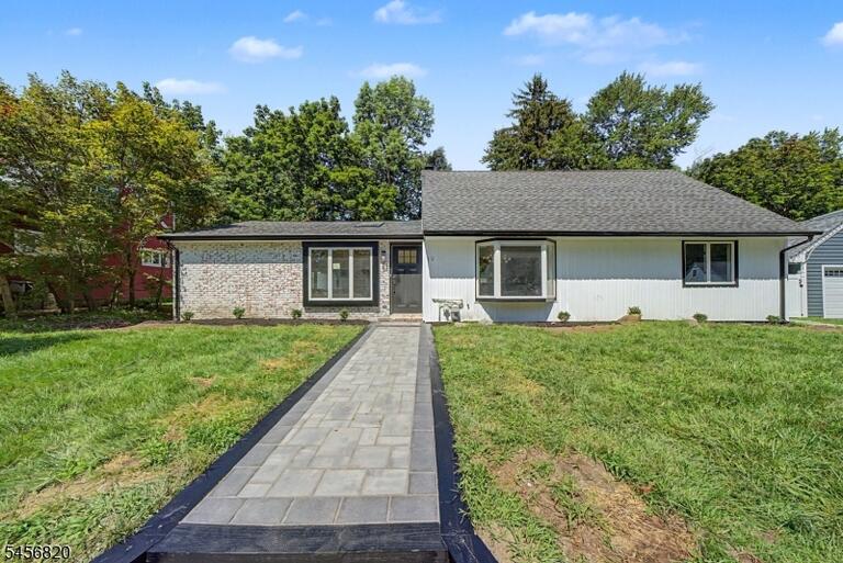 Property listing MLS 4049505 photo 1