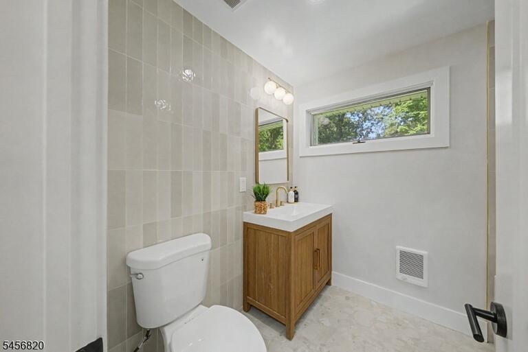 Property listing MLS 4049505 photo 14