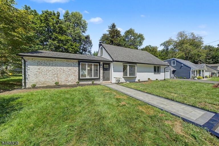 Property listing MLS 4049505 photo 2