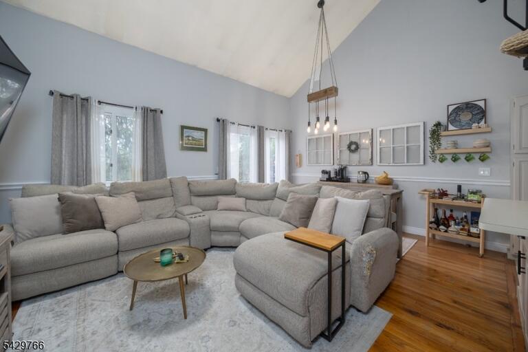 Property listing MLS 4049518 photo 9