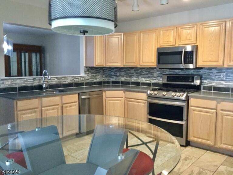 Property listing MLS 4049551 photo 9