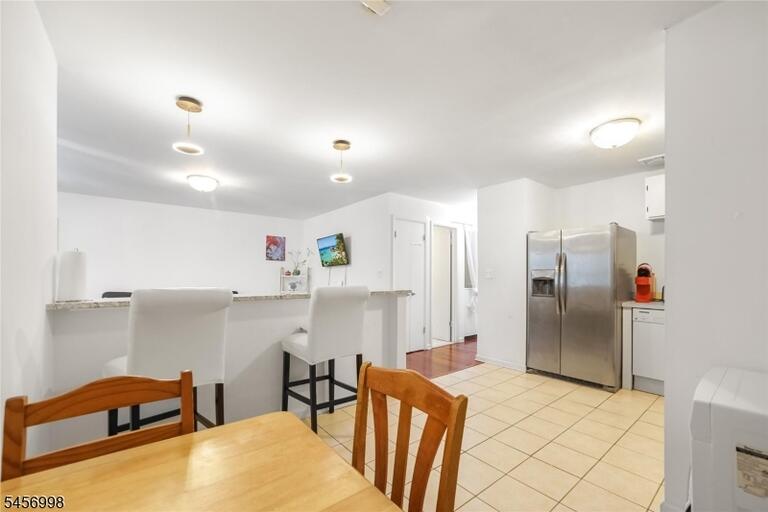 Property listing MLS 4049560 photo 3