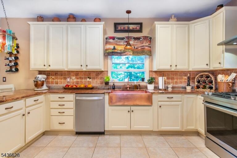 Property listing MLS 4049585 photo 11