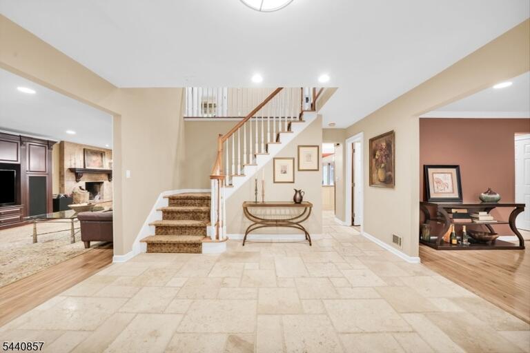 Property listing MLS 4049624 photo 2
