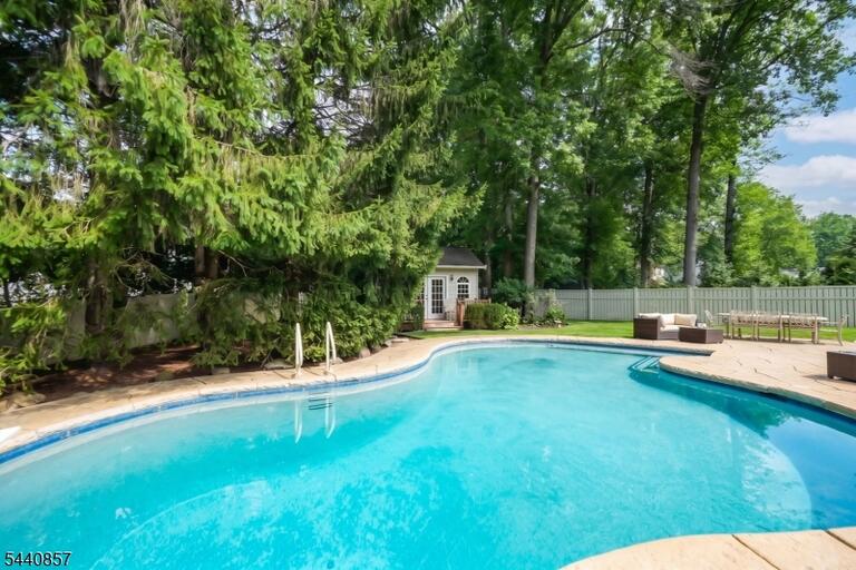Property listing MLS 4049624 photo 31