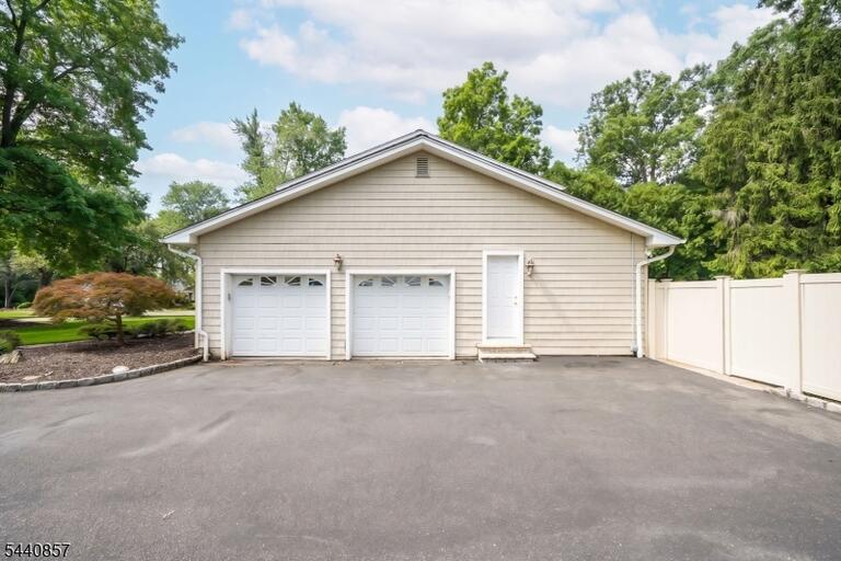 Property listing MLS 4049624 photo 37