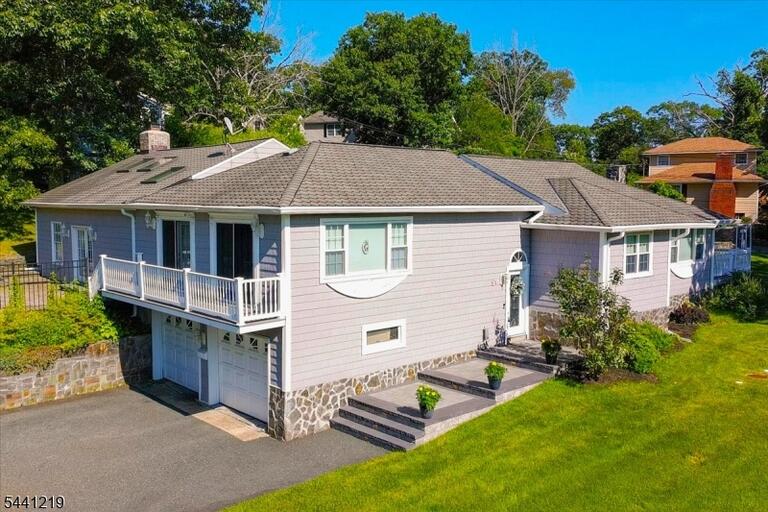Property listing MLS 4049625 photo 1