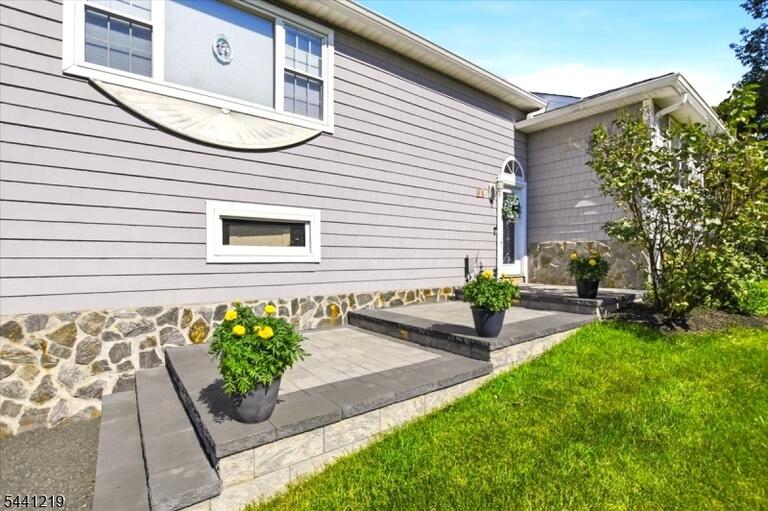 Property listing MLS 4049625 photo 2