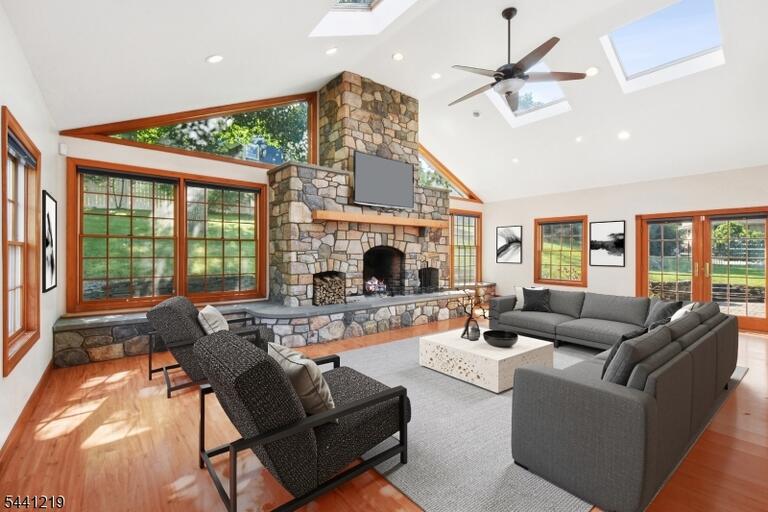 Property listing MLS 4049625 photo 3