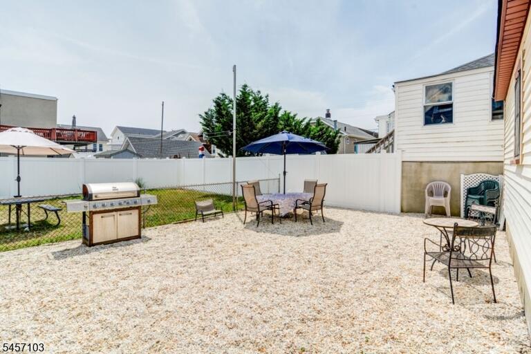 Property listing MLS 4049627 photo 3