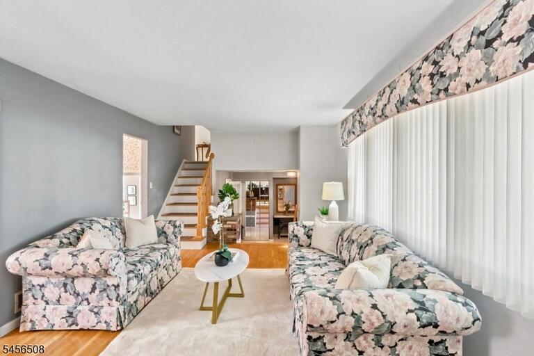 Property listing MLS 4049630 photo 4