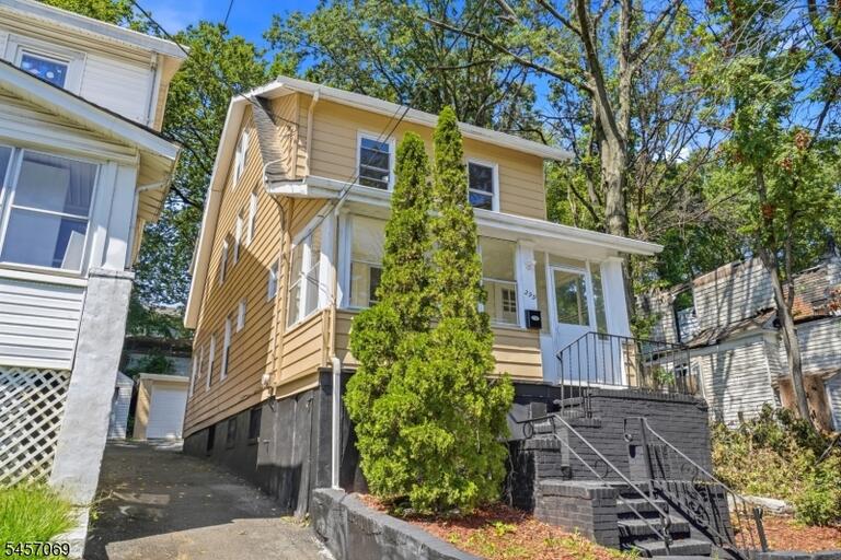 Property listing MLS 4049633 photo 3