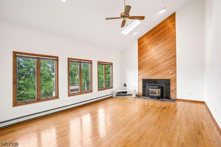 Property listing MLS 4049640 photo 2
