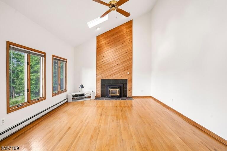 Property listing MLS 4049640 photo 3