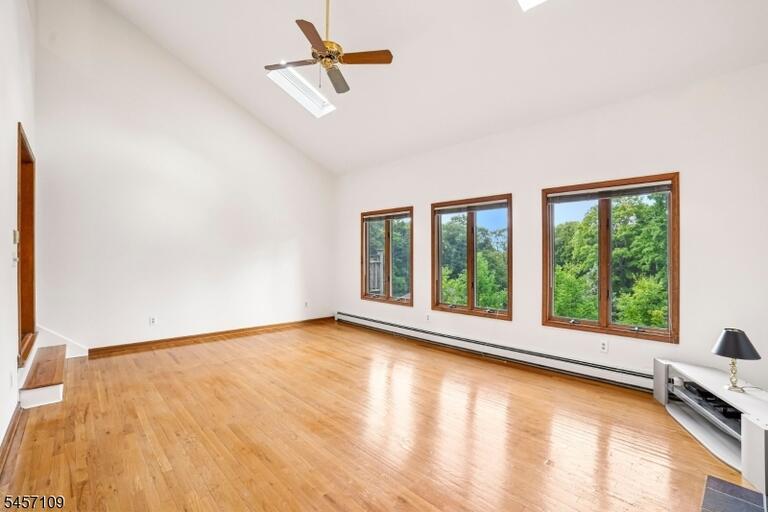 Property listing MLS 4049640 photo 4