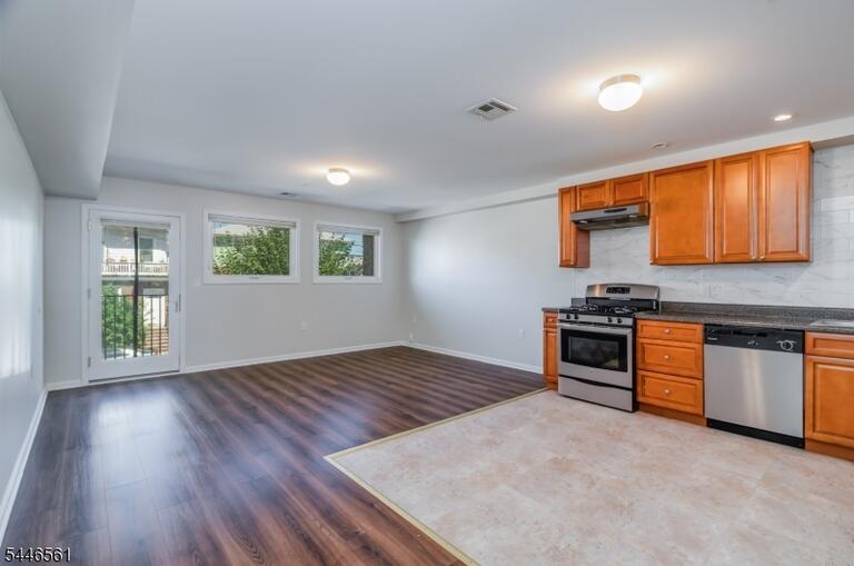 Property listing MLS 4049645 photo 2