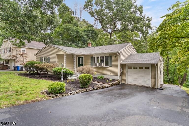 Property listing MLS 4049658 photo 2