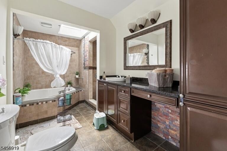 Property listing MLS 4049660 photo 16