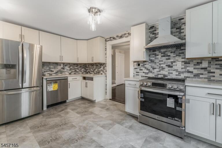 Property listing MLS 4049670 photo 2