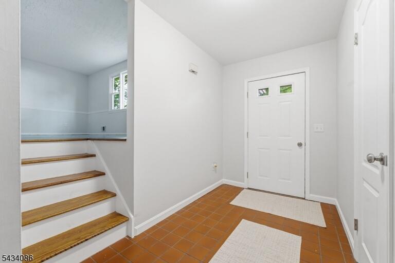 Property listing MLS 4049678 photo 2