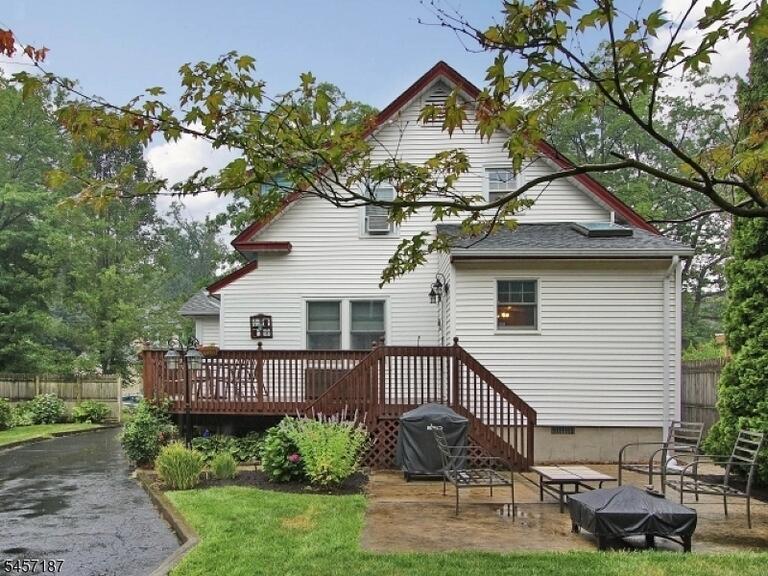 Property listing MLS 4049699 photo 2