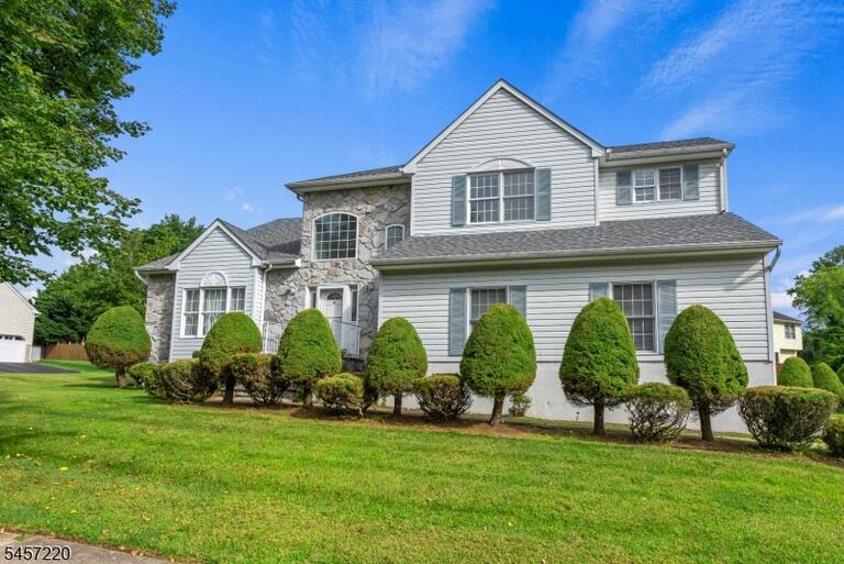 Property listing MLS 4049708 photo 1