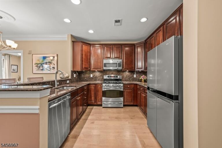 Property listing MLS 4049715 photo 5