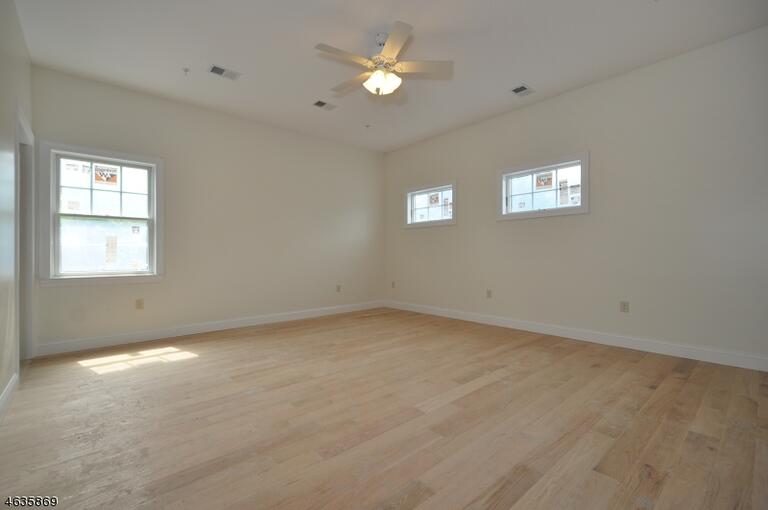 Property listing MLS 4049744 photo 3