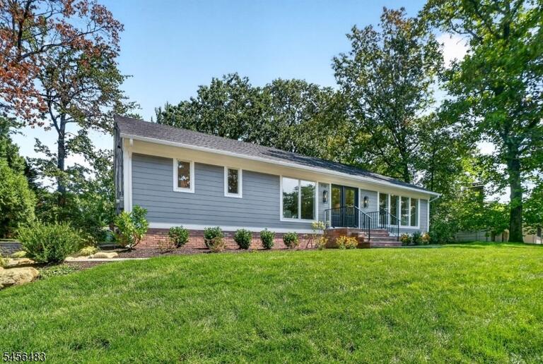 Property listing MLS 4049752 photo 1