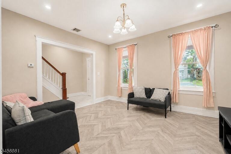 Property listing MLS 4049758 photo 3