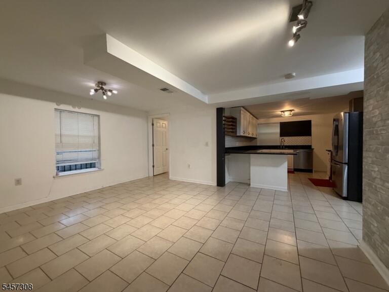 Property listing MLS 4049771 photo 2