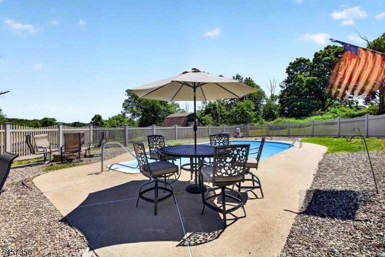 Property listing MLS 4049773 photo 17