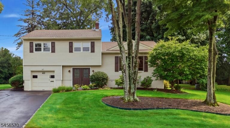Property listing MLS 4049778 photo 1