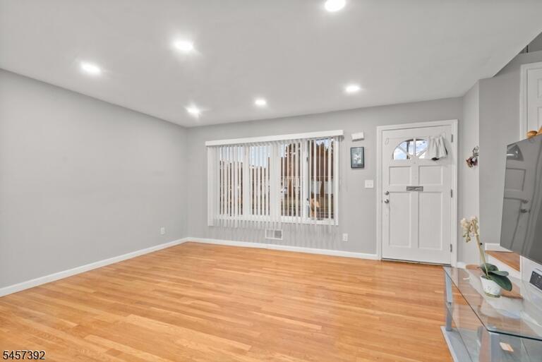 Property listing MLS 4049799 photo 7