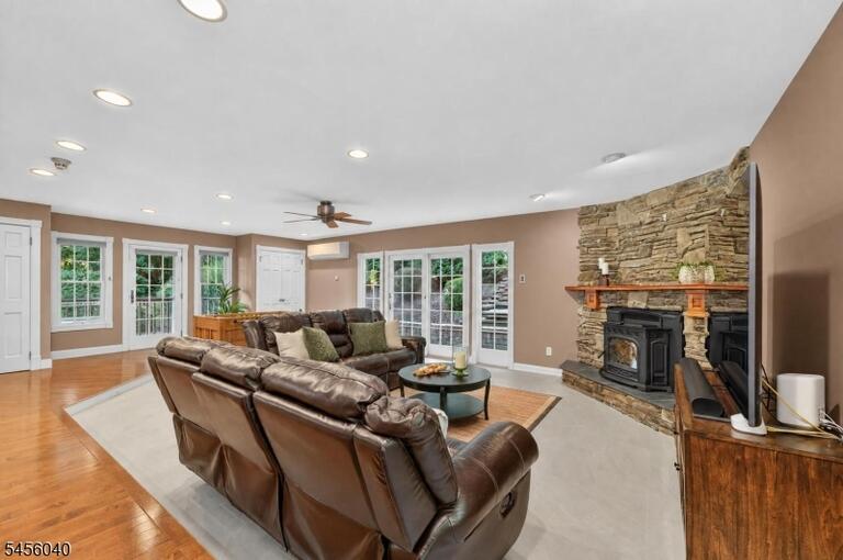 Property listing MLS 4049827 photo 14