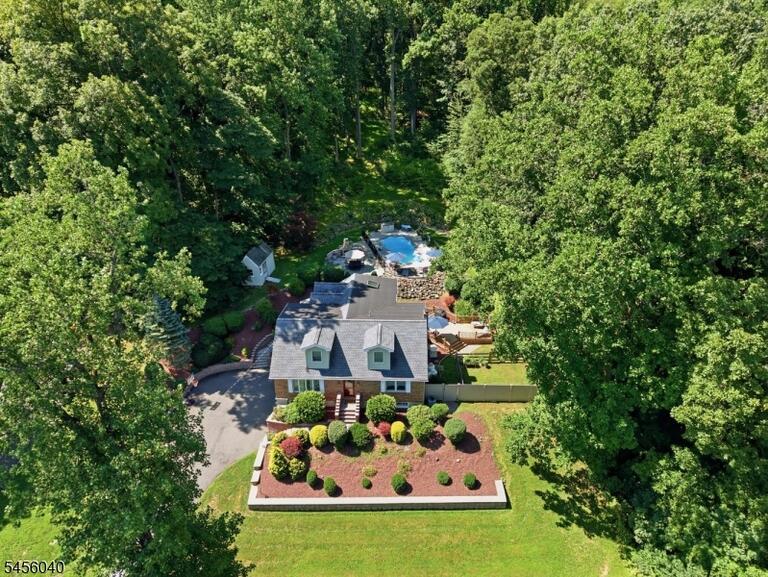 Property listing MLS 4049827 photo 2
