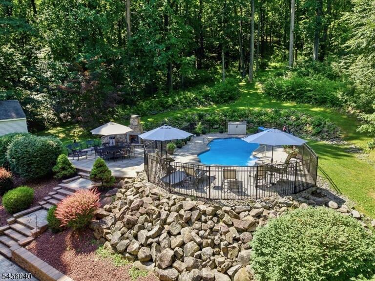 Property listing MLS 4049827 photo 9