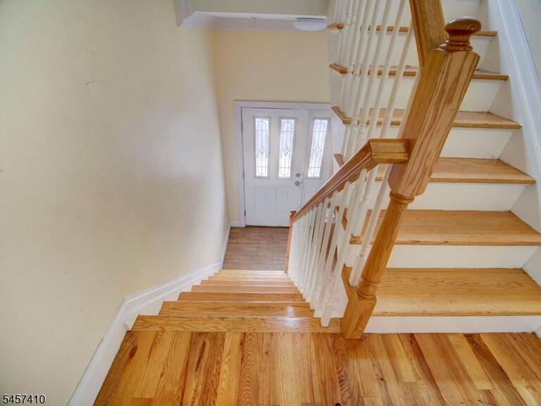 Property listing MLS 4049834 photo 2