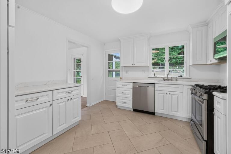 Property listing MLS 4049844 photo 11