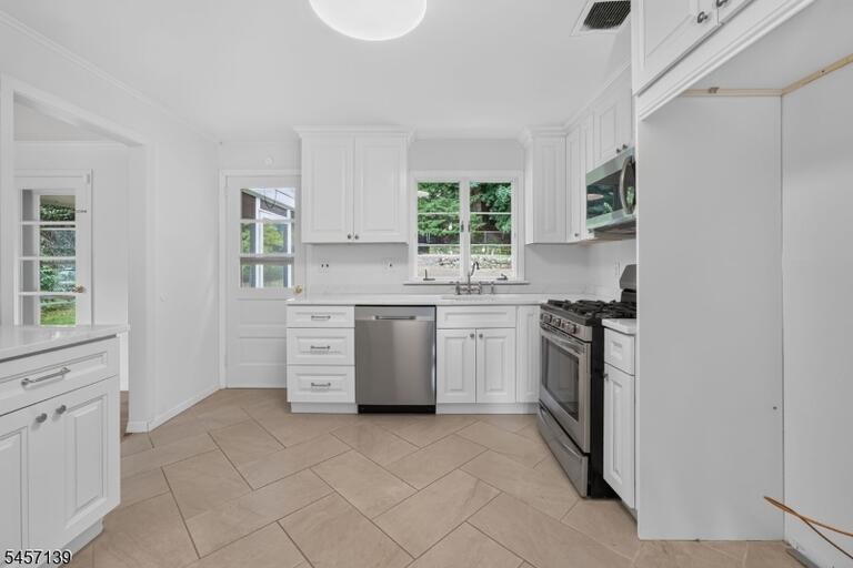 Property listing MLS 4049844 photo 12