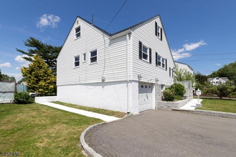 Property listing MLS 4049846 photo 3
