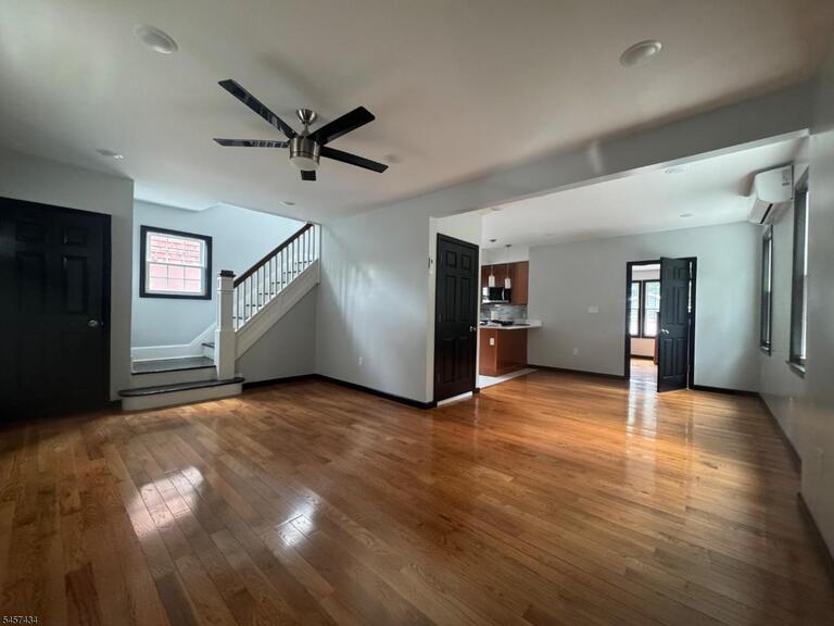Property listing MLS 4049850 photo 25