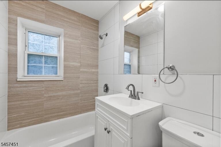 Property listing MLS 4049867 photo 9